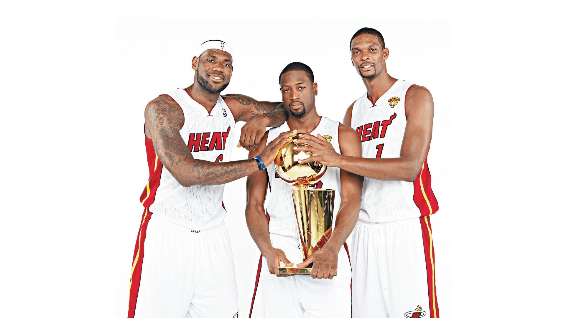 中国男足继续进行战术训练备战比赛